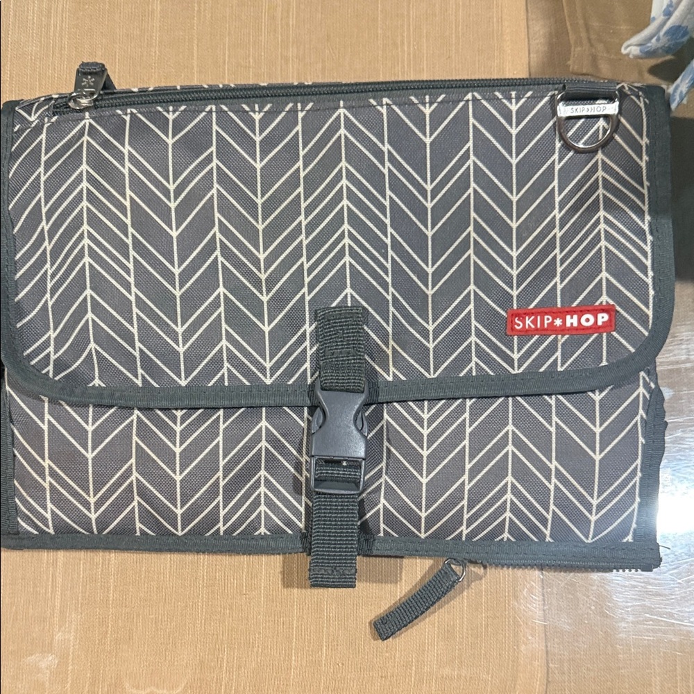 Skip Hop Gray Chevron changing station grey heather